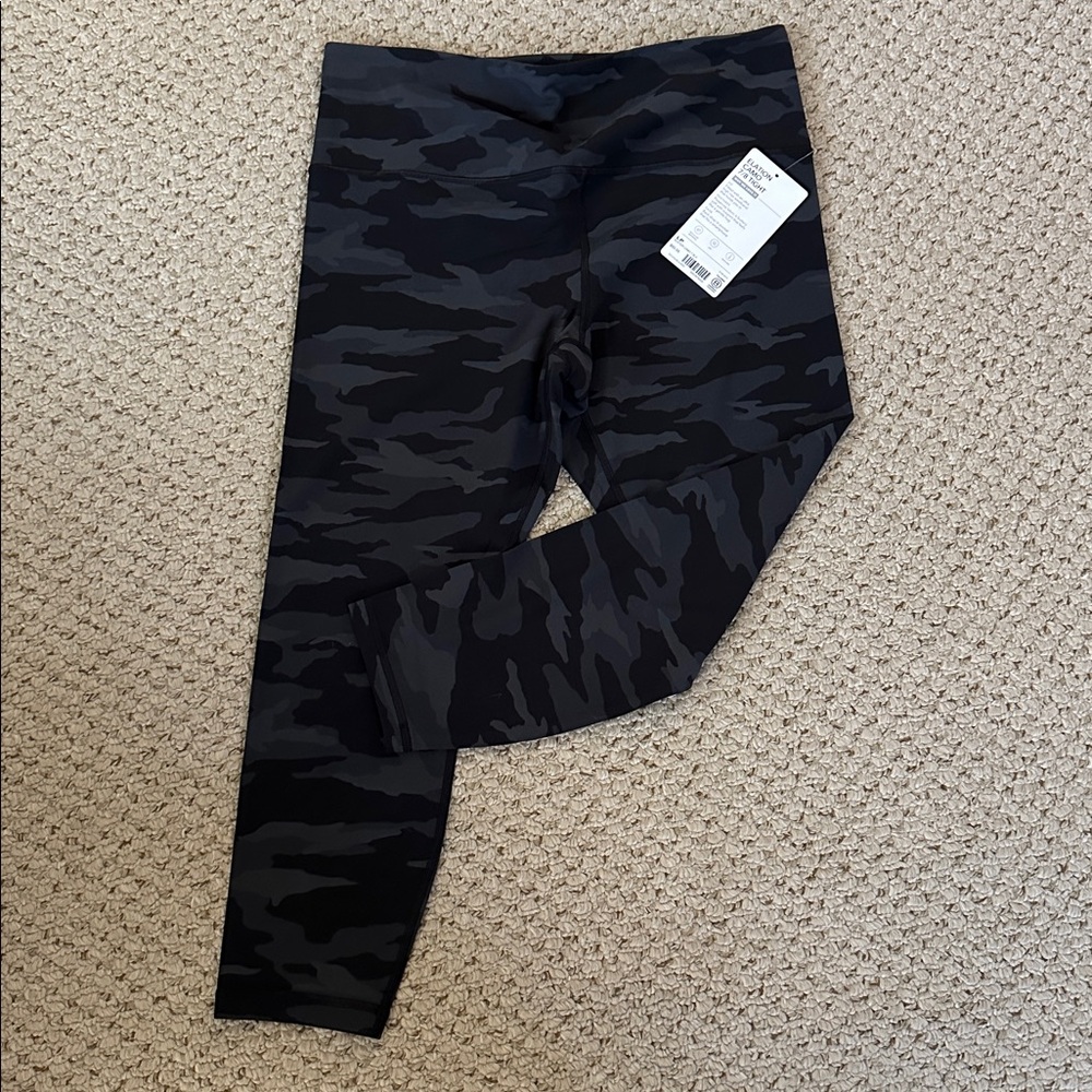 💵 NWT | ATHLETA Elation Camo 7/8 Tight - LP - Picture 5 of 9